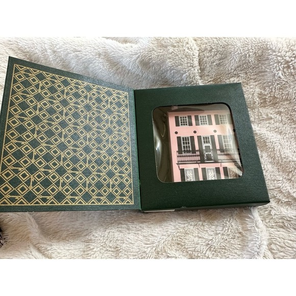 Sheila’s Collectibles CHS 66:  South of Broad (Light Pink) Charleston, SC in Box - Picture 1 of 3